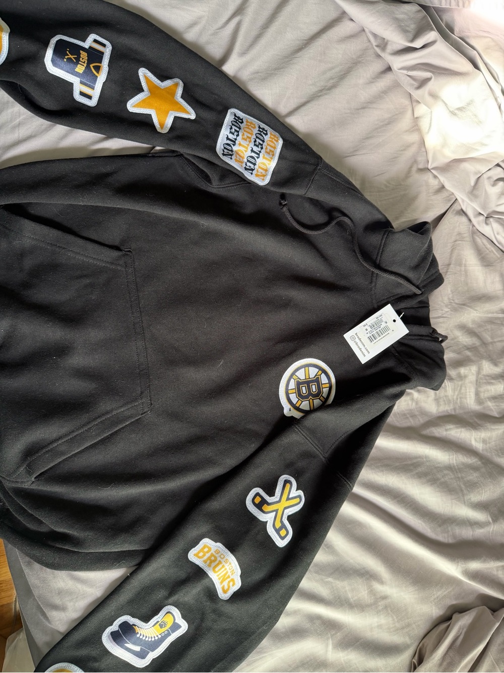 Boston Bruins men’s Black Pullover Hoodie with Logo Patches
